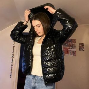 Shiny black light puffer with hood